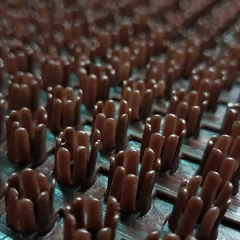 Грязезащитное рулонное щетинистое покрытие Газон 15000х900х16мм коричневый