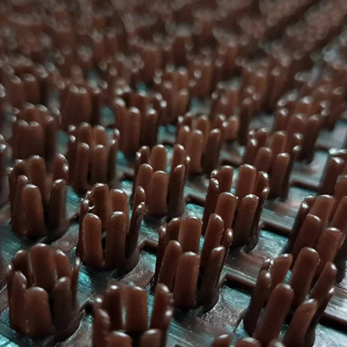 Грязезащитное рулонное щетинистое покрытие Газон 15000х900х16мм коричневый