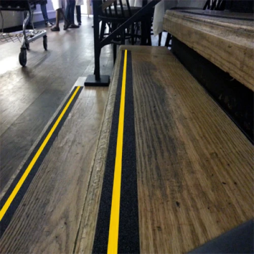 Противоскользящая чёрная лента AntiSlip Systems с жёлтой полосой 18.3 м