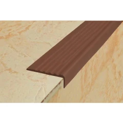 Противоскользящий угол для ступеней 44х17мм самоклеящийся, коричневый, 12,5м