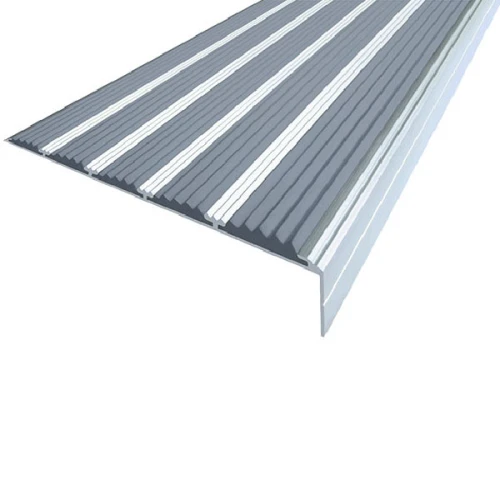 Противоскользящий алюминиевый угол с пятью вставками 160х6х30 мм 1,35 м серый