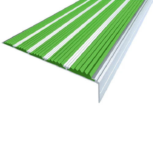 Противоскользящий алюминиевый угол с пятью вставками 160х6х30 мм 1,35 м зелёный