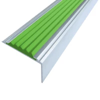 Противоскользящий алюминиевый самоклеящийся угол-порог Стандарт 38 мм 2,7 м зеленый