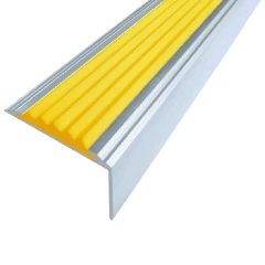 Противоскользящий алюминиевый угол Стандарт 1 м 38х5,5х20 мм жёлтый