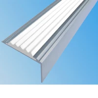 Противоскользящий алюминиевый угол Стандарт 1 м 38х5,5х20 мм белый