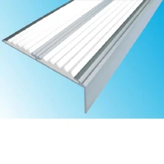 Противоскользящий анодированный угол-порог с двумя вставками 70х5,5х22,5 мм 2,0 м белый