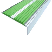 Противоскользящий алюминиевый угол-порог с двумя вставками 70х5,5х22,5 мм 1 м зелёный