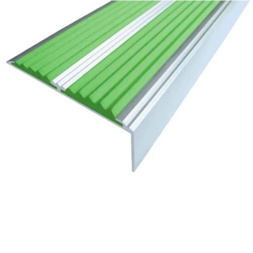 Противоскользящий алюминиевый угол-порог с двумя вставками 70х5,5х22,5 мм 1 м зелёный