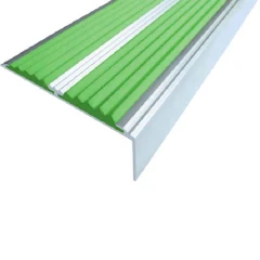 Противоскользящий алюминиевый самоклеящийся угол-порог с двумя вставками 70х5,5х22,5 мм, 3 м зелёный
