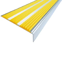 Противоскользящий алюминиевый угол с тремя вставками 98х5,6х22,4 мм 1,35 м жёлтый
