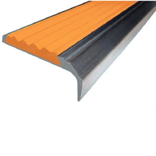 Противоскользящий алюминиевый самоклеящийся накладной угол-порог 42х7х16 мм 1,35 м оранжевый