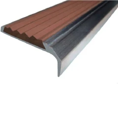 Противоскользящий алюминиевый самоклеящийся накладной угол-порог 42х7х16 мм 1,35 м коричневый