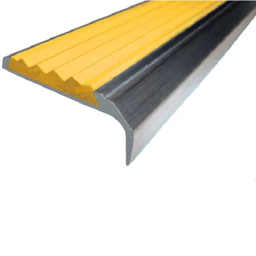 Противоскользящий алюминиевый накладной угол-порог 42х7х16 мм 1,35 м жёлтый