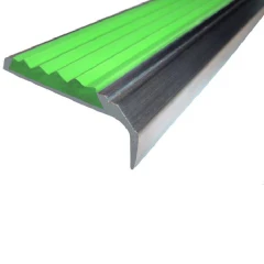Противоскользящий алюминиевый накладной угол-порог 42х7х16 мм 1 м зелёный