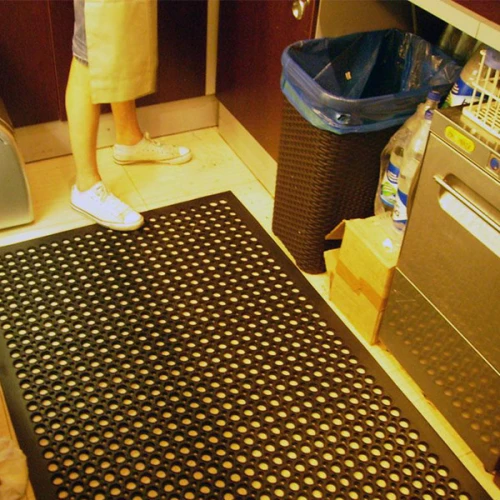 Грязезащитный резиновый мат для ресторанов 915х915х12 мм черный