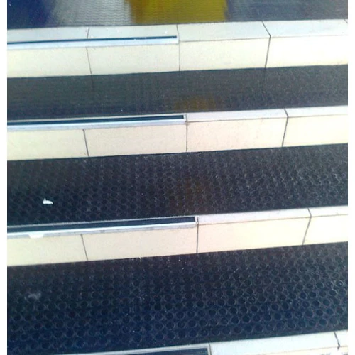 Рулонное резиновое покрытие 3-3,5 мм, 1,2х5 м, Пяточок, чёрный