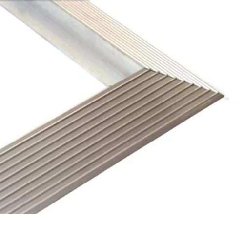 Универсальное наружное обрамление АЛ-20 20х68 мм