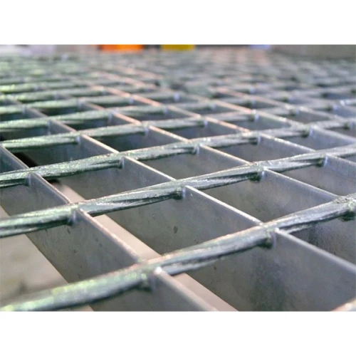 Стальная грязезащитная решетка из прессованного настила 33х11/30х2 Zn, 500х500 мм