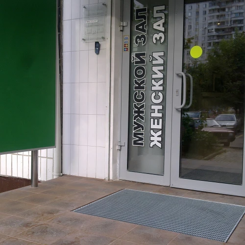 Стальная грязезащитная решетка из прессованного настила 33х11/30х2 Zn, 500х500 мм