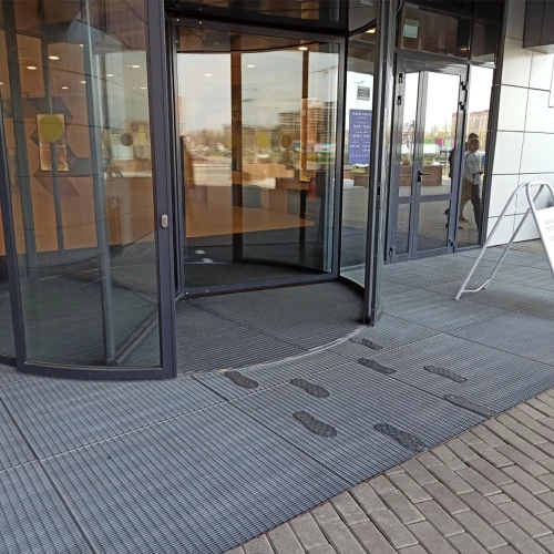 Стальная грязезащитная решетка из прессованного настила33х11/30х2 Zn, 1200х1000 мм