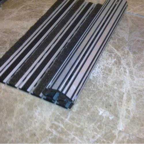 Придверная грязезащитная решетка Респект щетка