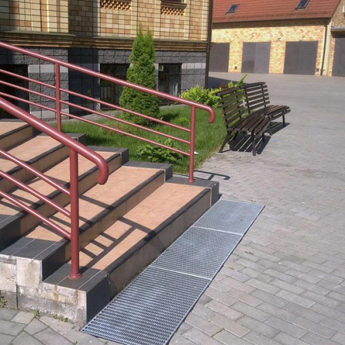 Стальная грязезащитная решетка из прессованного настила 33х11/30х2 Zn, 600х1000 мм