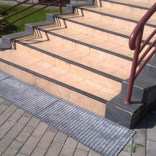 Стальная грязезащитная решетка из прессованного настила 33х11/30х2 Zn, 500х1000 мм