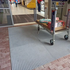 Стальная грязезащитная решетка из прессованного настила 33х11/30х2 Zn, 500х1000 мм