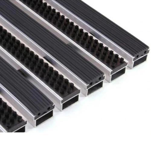 Придверная грязезащитная решетка Алса щетка+резина