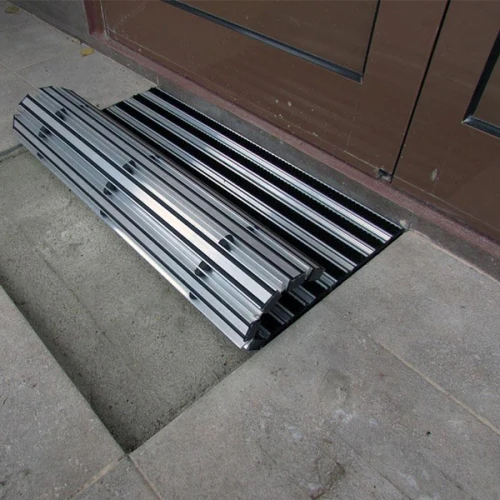 Придверная грязезащитная решетка Сити щетка+скребок