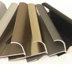 Алюминиевый профиль для внешнего угла в четверть круга УВЧ-09-СМ серебро/матовый