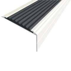 Противоскользящий анодированный алюминиевый угол-порог Премиум 50х7х26 мм 1,0 м черный