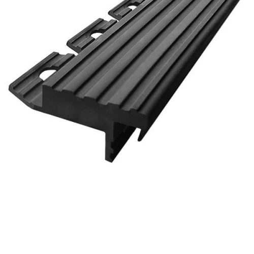 Закладной противоскользящий профиль 