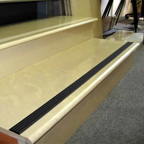 Противоскользящая тактильная ЗПОУ самоклеящаяся полоса 50 мм, 10 м черный