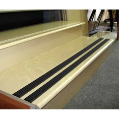 Противоскользящая тактильная ЗПОУ самоклеящаяся полоса 75 мм, 10 м черный