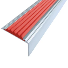 Противоскользящий алюминиевый угол Стандарт 1,35 м 38х5,5х20 мм красный