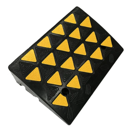 Съезд с бордюра СР-140-1 средняя часть с кабель-каналом без светоотражателей, резина