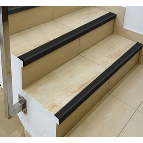 Угол-отбойник 50х50мм без клея, 1м, черный