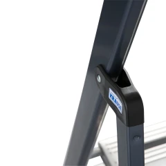 Стремянка Securo алюминиевая 5 ступеней, с анодированными боковинами