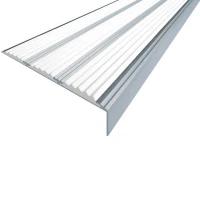 Противоскользящий алюминиевый угол с тремя вставками 98х6,5х22,4 мм 1,5 м белый