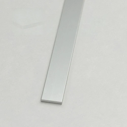 Алюминиевая полоса 10х1,5мм, 2,7м, серебро/глянец