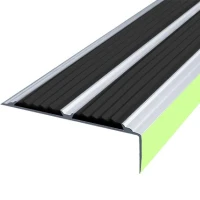 Противоскользящий алюминиевый угол-порог АУ80 ФЭС 80х6,5х26,5мм (резин.вст.+ФЭС бортик), 1,35м
