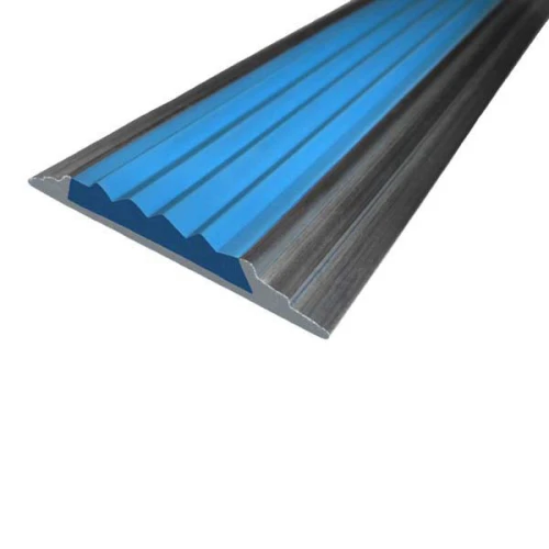 Противоскользящая алюминиевая накладная полоса 46х6,8 мм 1,35 м синий