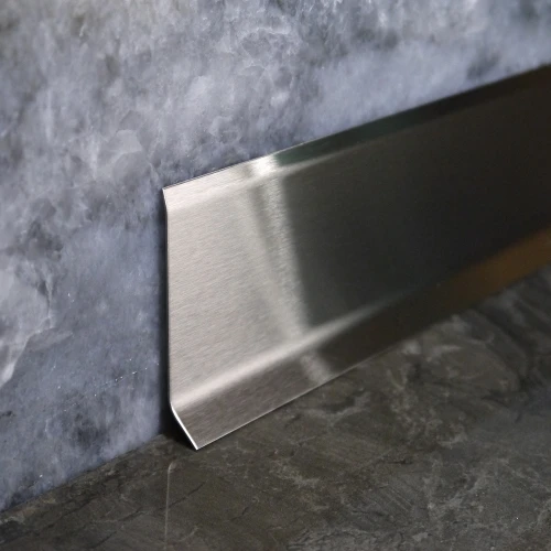 Плинтус L-образный PL-4 c радиусной ножкой 3м