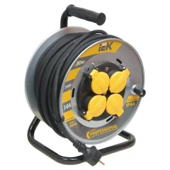 Удлинитель на катушке IEK Professional УК30 четырех-ный с заземлением, термозащитой 30 м IP44 черный