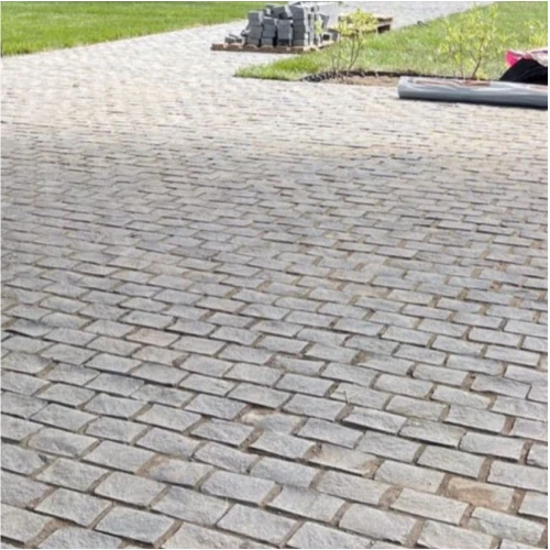 Брусчатка пилено-колотая (пиленые 2-4 боковые грани, верх колотый) 100х80х50 мм Габбро