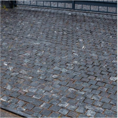 Брусчатка колотая 100х100х100 мм Гранатовый Амфиболит