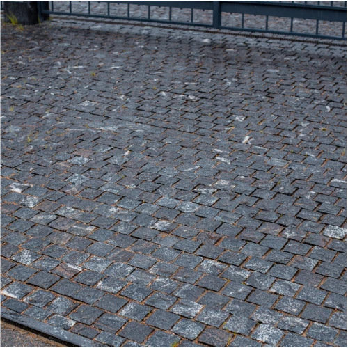 Брусчатка колотая 100х100х100 мм Гранатовый Амфиболит