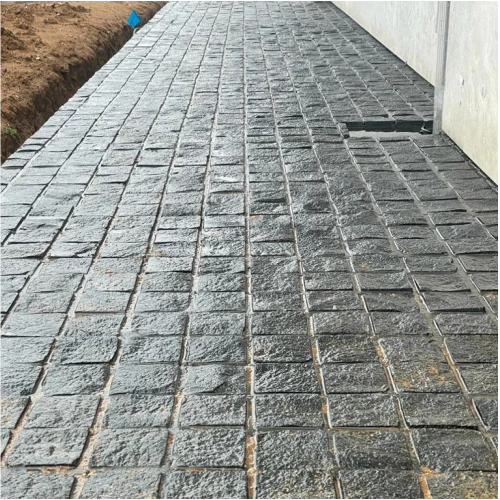 Брусчатка пилено-колотая (пиленые 2-4 боковые грани, верх колотый) 80х80х80 мм Габбро