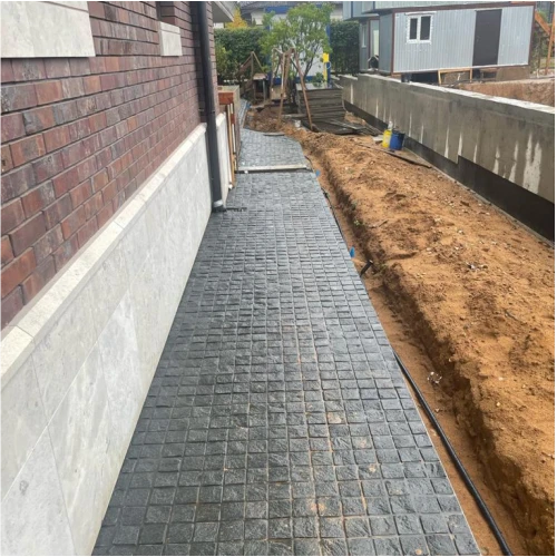 Брусчатка пилено-колотая (пиленые 2-4 боковые грани, верх колотый) 80х80х80 мм Габбро